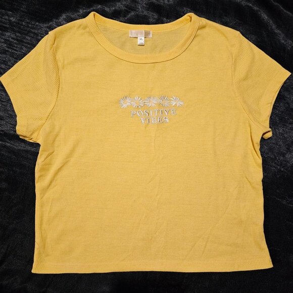 butter yellow crop top - Picture 1 of 4